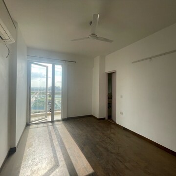 Room in 3 BHK Apartment at Conscient Heritage Max, Sector 102 – for Rent
