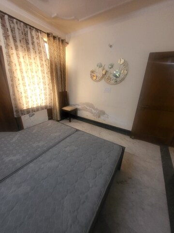 Room in 3 BHK Builder Floor at Sector 47 – for Rent