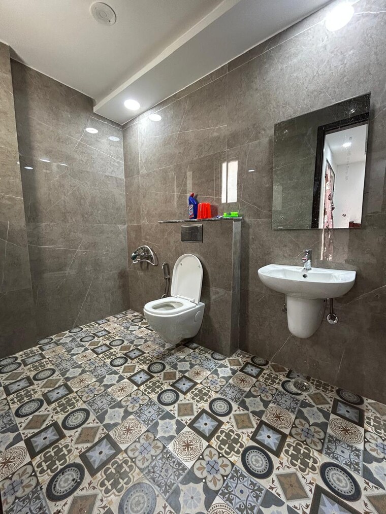 Bathroom, freedom fighters enclave 2 Bedroom 850 Sq.Ft. Builder Floor In Freedom Fighters Enclave Delhi 8493172