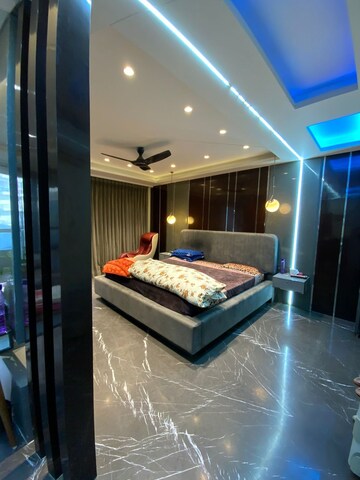 Bedroom in 5 BHK Apartment at DLF Green Avenue, Dlf Phase iv – for Rent