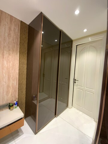 Bathroom in 5 BHK Apartment at DLF Green Avenue, Dlf Phase iv – for Rent