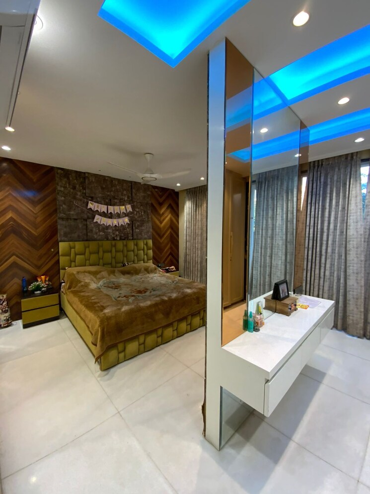 Bedroom, dlf-green-avenue 5 Bedroom 3000 Sq.Ft. Apartment In Dlf Phase iv Gurgaon 8493269