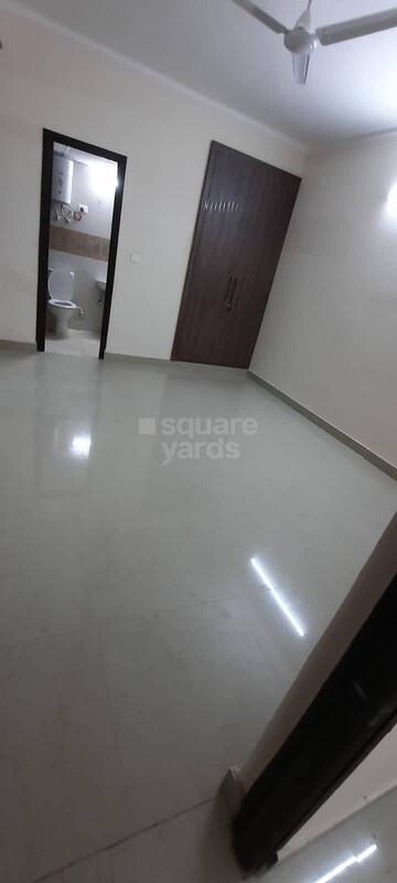Room in 2 BHK Apartment at Sector 16b Greater Noida – for Rent