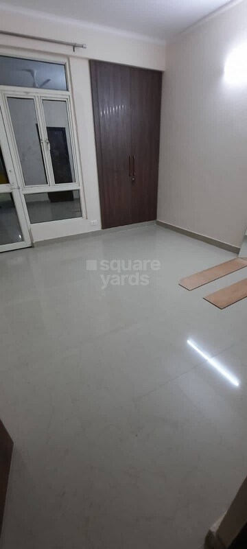 Room in 2 BHK Apartment at Sector 16b Greater Noida – for Rent