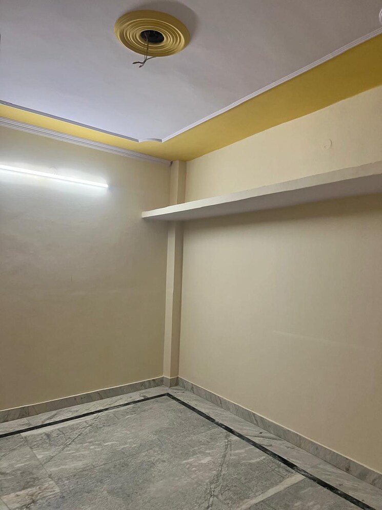 Room, west vinod nagar 2 Bedroom 180 Sq.Yd. Builder Floor In West Vinod Nagar Delhi 8493324