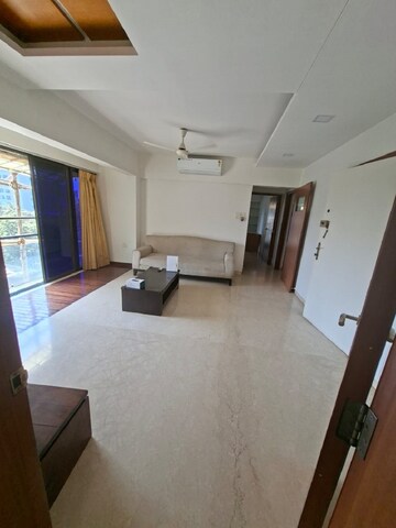 2 BHK Apartment For Rent in Khar West