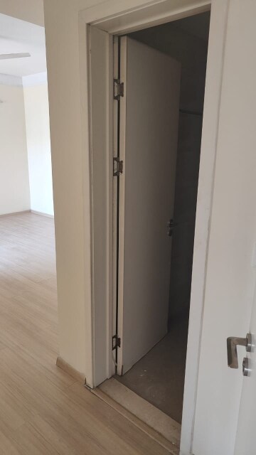 Building Lobby in 4 BHK Apartment at DLF The Belaire, Sector 54 – for Rent