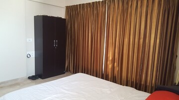 Bedroom in 2 BHK Apartment at Khar West – for Rent