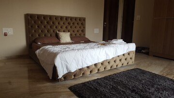 Bedroom in 2 BHK Apartment at Khar West – for Rent