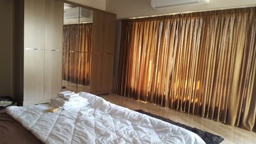 Bedroom in 2 BHK Apartment at Khar West – for Rent