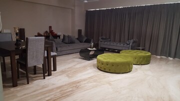 2 BHK Apartment For Rent in Khar West
