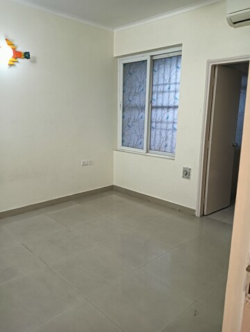 Room in 3.5 BHK Apartment at Ram Shanti Apartment, Sector 52 – for Rent