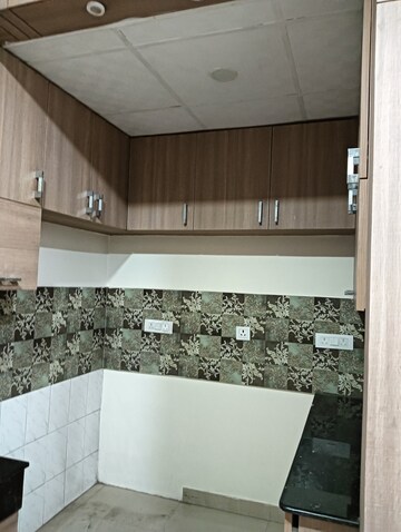 Kitchen in 3.5 BHK Apartment at Ram Shanti Apartment, Sector 52 – for Rent