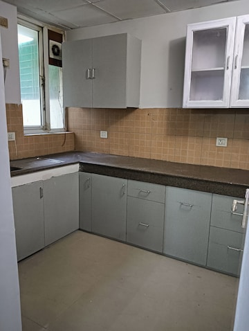 Kitchen in 3.5 BHK Apartment at Ram Shanti Apartment, Sector 52 – for Rent
