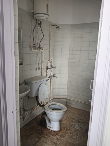 Bathroom in 3.5 BHK Apartment at Ram Shanti Apartment, Sector 52 – for Rent