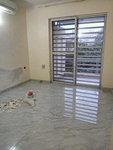 Room in 3.5 BHK Apartment at Ram Shanti Apartment, Sector 52 – for Rent