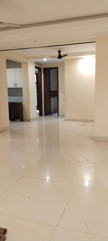 Room in 3 BHK Builder Floor at Vasant Kunj – for Rent