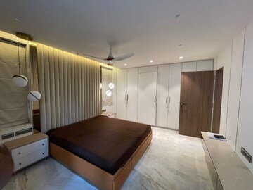 Bedroom in 3.5 BHK Apartment at Bandra West – for Rent