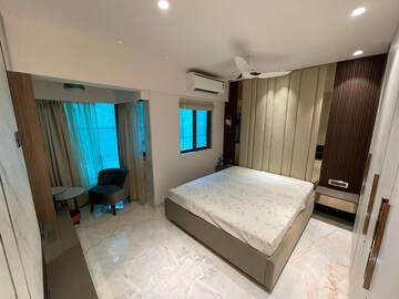 Bedroom in 3.5 BHK Apartment at Bandra West – for Rent