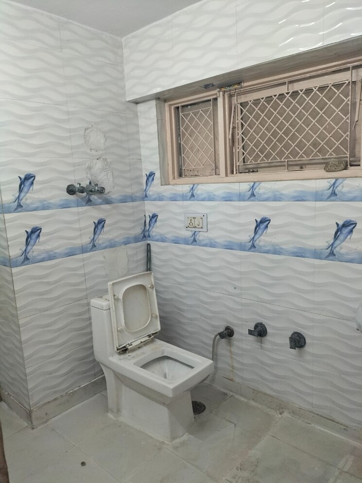 Bathroom, neelpadam-kunj-complex 2 Bedroom 1150 Sq.Ft. Apartment In Kamma Ghaziabad 8493557