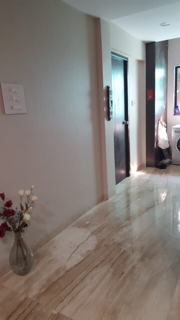 Room in 2 BHK Apartment at Khar West – for Rent