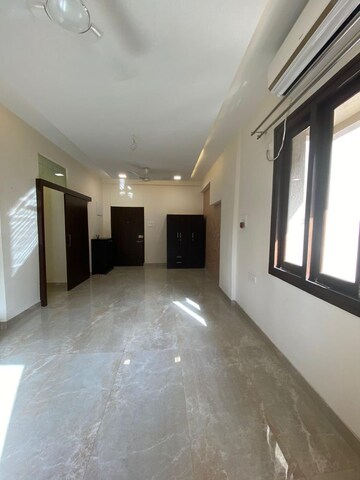1 BHK Apartment For Rent in Usha Sadan Apartment, Colaba
