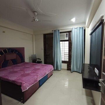 Bedroom in 3 BHK Builder Floor at Sector 43 – for Rent