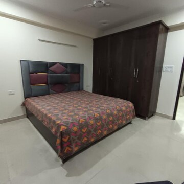 Bedroom in 3 BHK Builder Floor at Sector 43 – for Rent