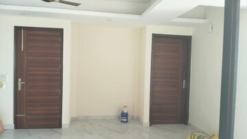 Room in 3 BHK Builder Floor at Sector 57 – for Rent
