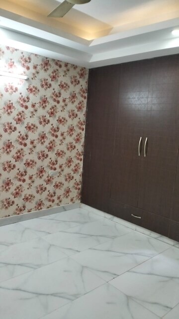 Bedroom in 3 BHK Builder Floor at Sector 57 – for Rent