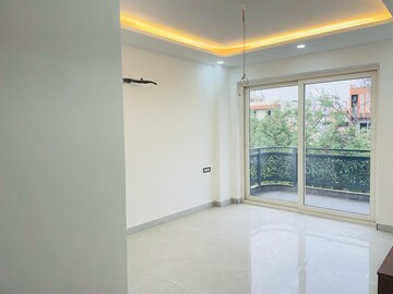 Room in 3 BHK Builder Floor at BPTP Floors, Sector 70 – for Sale