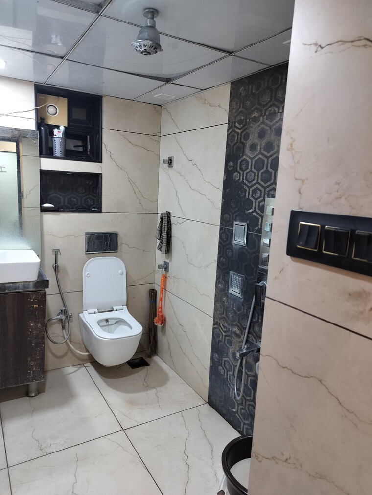 Bathroom, mirchandani-palms 3 Bedroom 1650 Sq.Ft. Apartment In Rahatani Pune 8493758