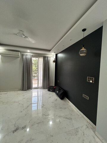 Room in 3 BHK Builder Floor at BPTP Floors, Sector 70 – for Sale