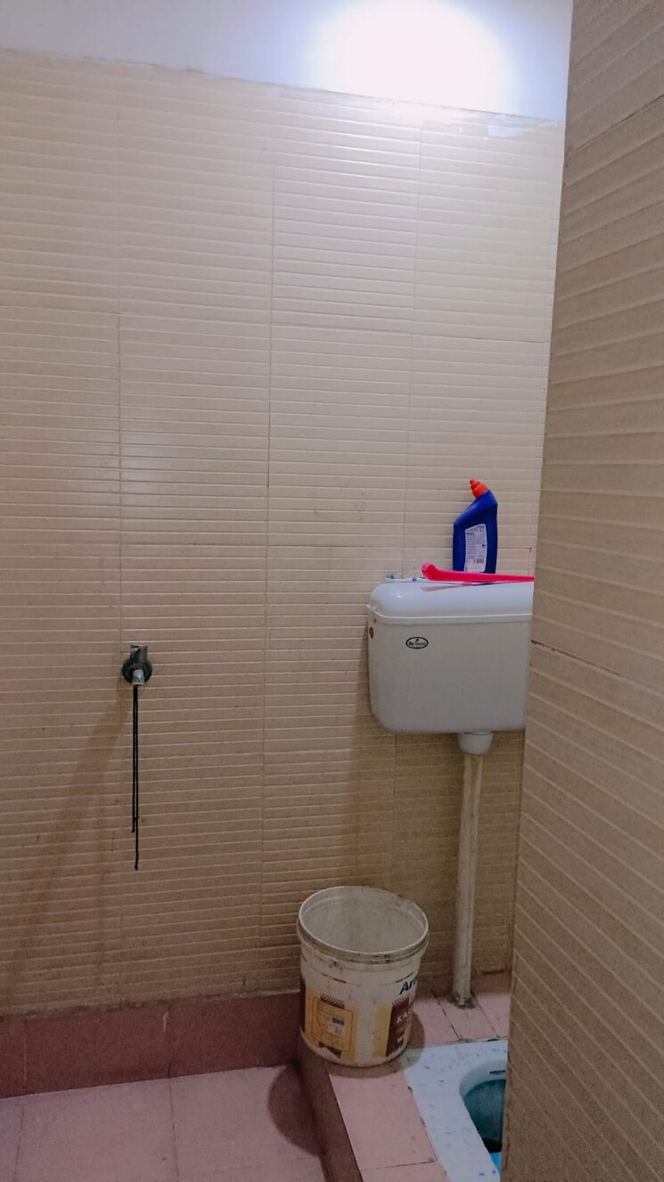 Bathroom, vasundhara sector 1 2.5 Bedroom 1500 Sq.Ft. Apartment In Vasundhara Sector 1 Ghaziabad 8493877