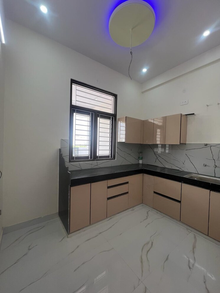 Kitchen, bptp-the-oval 3 Bedroom 179 Sq.Yd. Builder Floor In Sector 70a Gurgaon 8493833