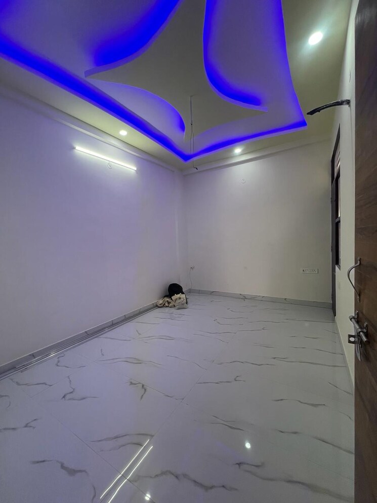 Room, bptp-the-oval 3 Bedroom 179 Sq.Yd. Builder Floor In Sector 70a Gurgaon 8493833