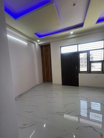 Room in 3 BHK Builder Floor at BPTP The Oval, Sector 70a – for Sale