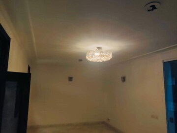 Room in 3.5 BHK Villa at Unitech South City 1, South City 1 – for Rent