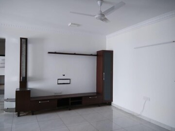 Room in 3 BHK Apartment at Sobha Classic, Harlur – for Rent