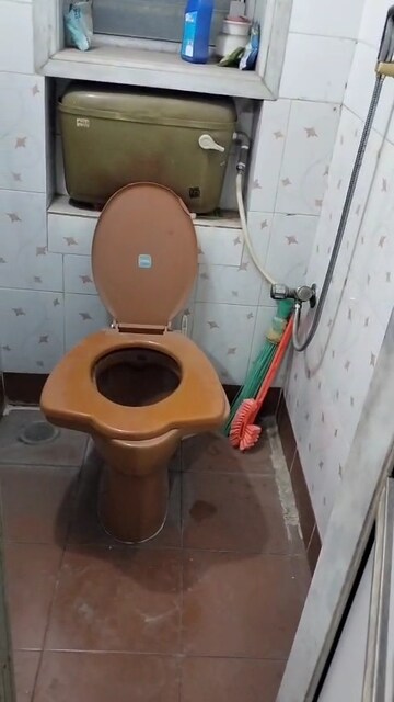Bathroom in 1 RK Apartment at Vile Parle East – for Rent