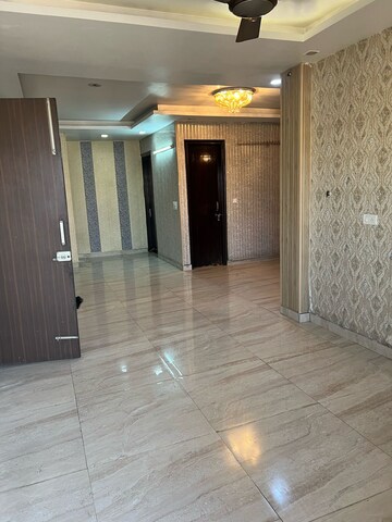 Room in 3.5 BHK Builder Floor at Sector 19 – for Rent