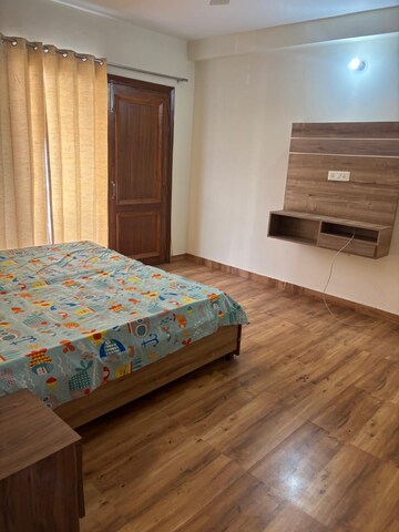 Bedroom in 3 BHK Apartment at Sector 27 – for Rent