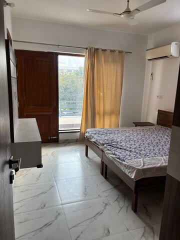 Furnished Amenities in 3 BHK Apartment at Sector 27 – for Rent