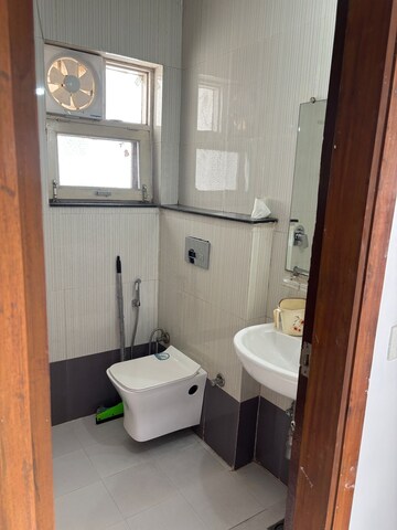 Bathroom in 3 BHK Apartment at Sector 27 – for Rent