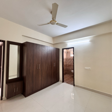 Room in 3 BHK Apartment at Lakshmi Nilayam Indiranagar, Cmh Road – for Rent