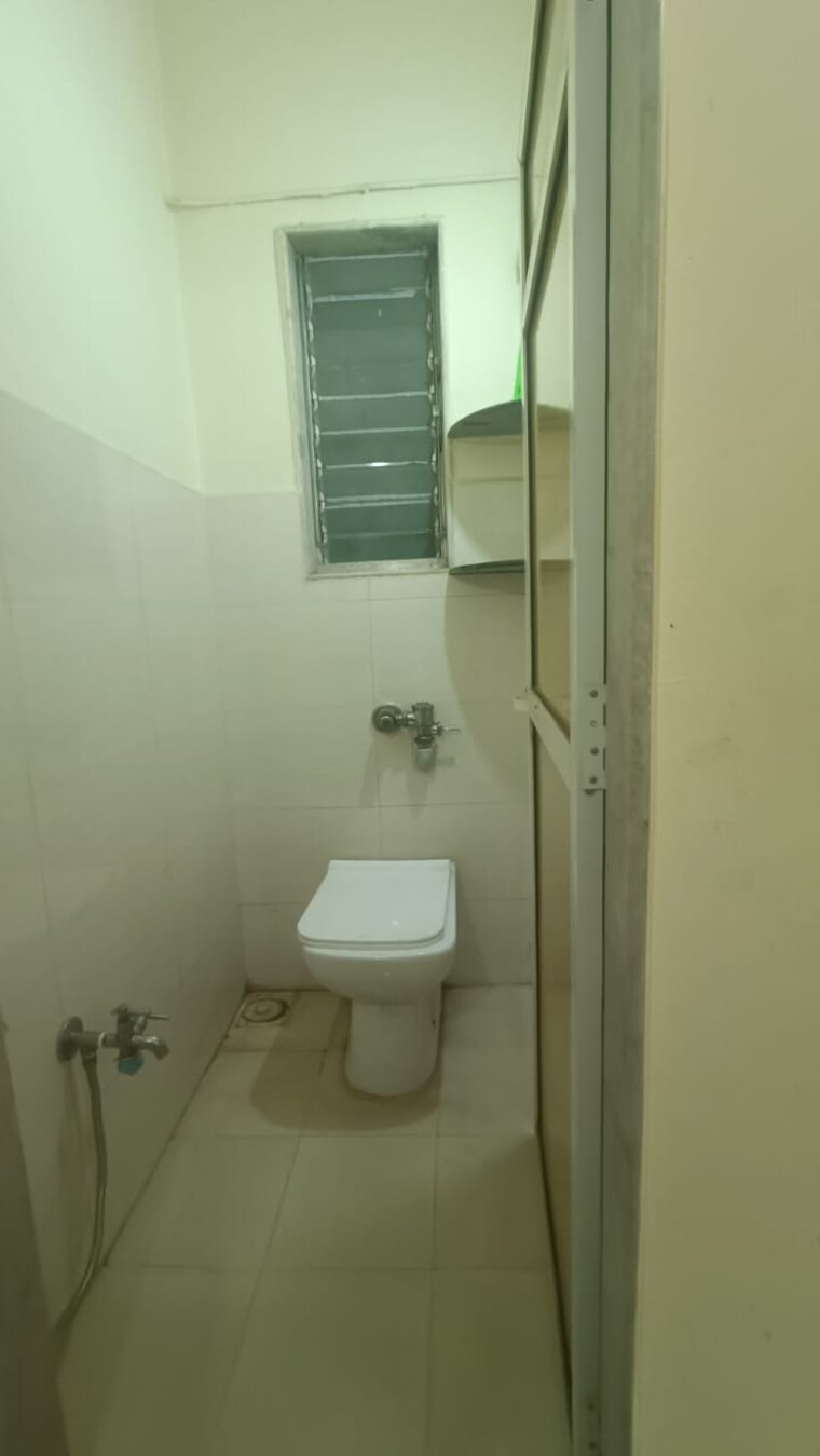 Bathroom, aditya-eksar-kavita 1 Bedroom 405 Sq.Ft. Apartment In Borivali West Mumbai 8494071