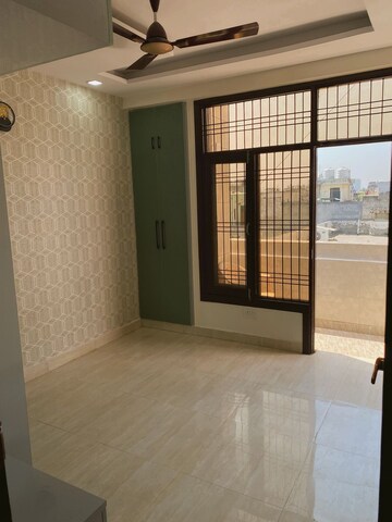 Room in 4 BHK Apartment at Vasundhara Sector 1 – for Rent