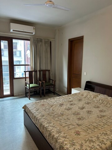 Room in 4 BHK Builder Floor at Saket – for Rent