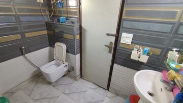 Bathroom in 3 BHK Builder Floor at Srishti Greenfield Homes, Green Fields Colony – for Rent