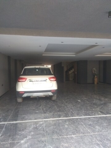 Parking in 4 BHK Builder Floor at New Friends Colony – for Sale